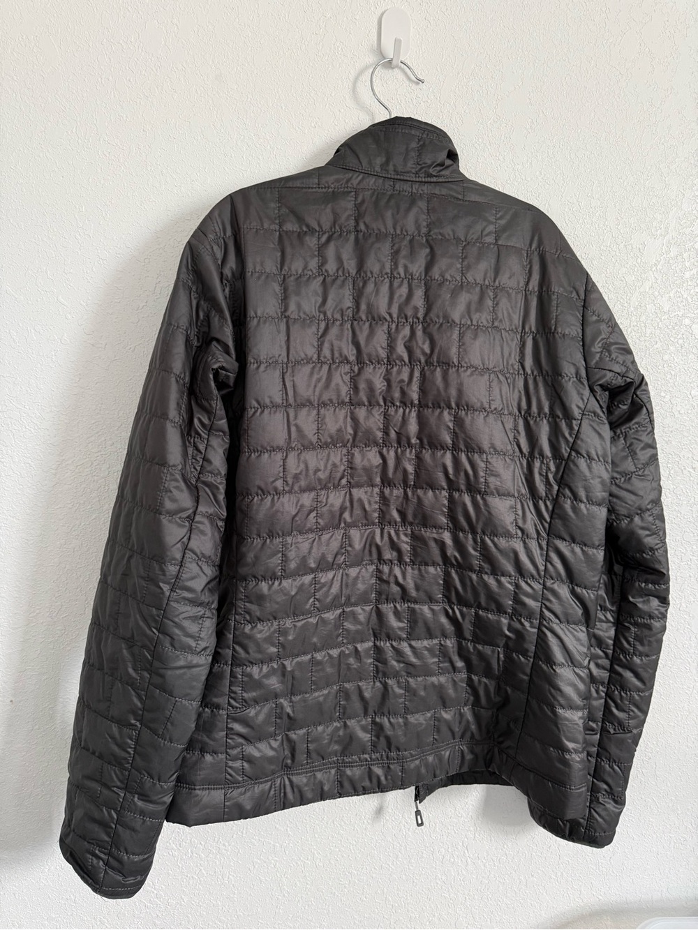 Patagonia Men's Dark Gray Quilted Puff Jacket - Picture 3 of 4